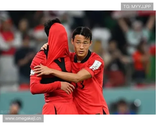 孙准浩赛场上拼到最后一秒，赛后在超市门口掏出让人瞬间安静的那张卡