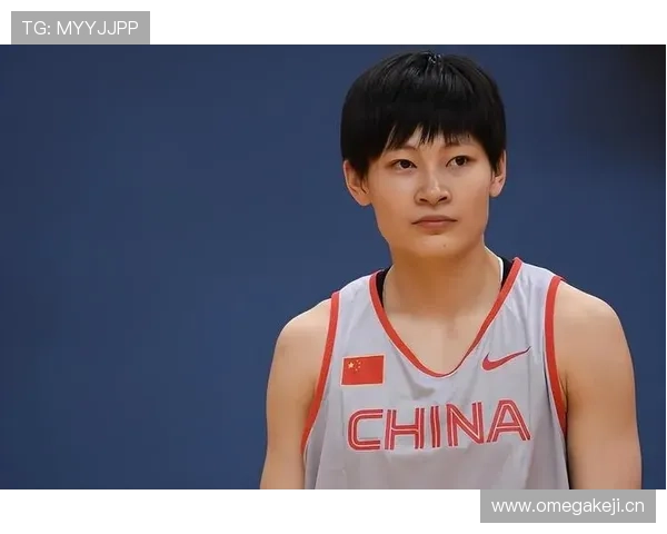 杨力维又穿得像明星，场上拼命，场下钱包瘪了？